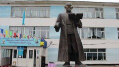 Памятник Абаю установили меценаты в Алматинской области