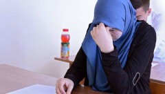 Более 100 актюбинских школьниц согласились ходить в школу без платков