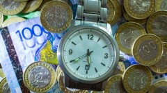 Қазақстанда бастық жұмысшыдан 8,7 есе артық жалақы алады. Бұл экономикаға қалай әсер етеді