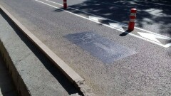 В Алматы закрасили разметку на велодорожке и устроили там парковку. В акимате говорят, что они ни при чём