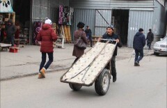 Алматинские оптовые рынки заполонили кыргызские предприниматели