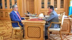 Аскар Мамин рассказал президенту о сдерживании роста цен на социально-значимые продукты