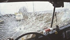 Пассажирский автобус перевернулся на трассе возле Аральска, один человек погиб