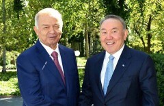 Ислам Каримов предложил Нурсултану Назарбаеву постоянно "сверять часы"