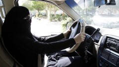 Король Саудовской Аравии разрешил женщинам водить автомобиль
