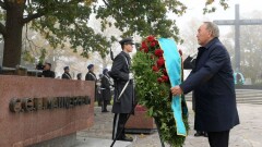 Назарбаев возложил цветы к могиле Карла Маннергейма в Финляндии