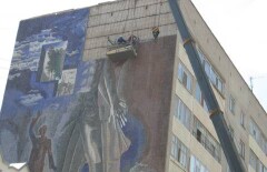 Актюбинцы возмущены заменой мозаичного панно советских времён на рекламный щит