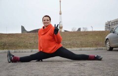 Ни дождь, ни сигналы машин не мешают утренней йоге в Степногорске