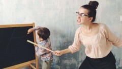 В Алматинской области родители избили школьную учительницу
