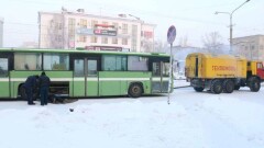 В Усть-Каменогорске автобусы замерзают прямо во время движения 
