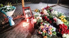 Алматинцы принесли цветы к месту, где был смертельно ранен Денис Тен