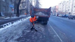 Мэрия Бишкека переложила ответственность за гололедицу на бизнес и домовладельцев