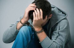 Пьяный водитель в ВКО ткнул полицейскому в глаз сигаретой 