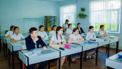 Сагадиев объяснил дефицит мест в городских школах и пообещал решить проблему за пять лет