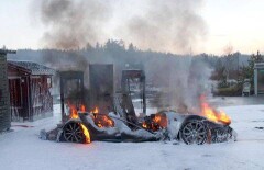 Автомобиль Tesla сгорел во время зарядки в Норвегии