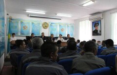 Осуждённые на встречах с юристами не торопятся озвучивать свои вопросы на весь зал