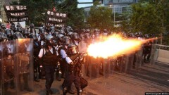 Столкновением демонстрантов с полицией закончился очередной митинг в Гонконге