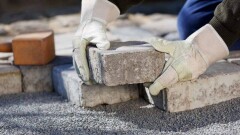 В Атырауской области рассыпается брусчатка стоимостью 114 млн тенге. Её укладывали зимой