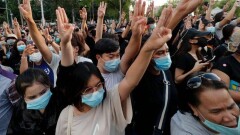 Власти Таиланда ввели режим ЧС для подавления акций против властей и короля