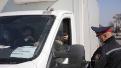 В первый день карантина в Алматы были проблемы с пропуском грузов. В акимате заверяют, что въезд разрешён