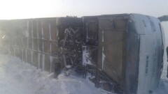 Пассажиров перевернувшегося автобуса доставили в Караганду