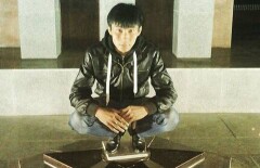 Ещё один казахстанец сфотографировался на памятнике 