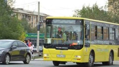 В Атырау расторгли договор с перевозчиком, чей кондуктор не пустил школьника в автобус