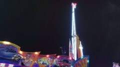 Во Франции застрявших на 60-метровом аттракционе эвакуировали на вертолёте