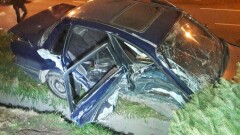 В Алматы Mitsubishi спровоцировал массовую аварию и влетел в ёлку