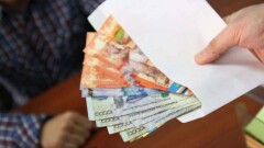 Аким Костанайской области призвал работодателей выплатить сотрудникам 13-ю зарплату
