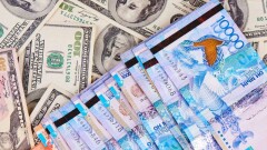 Нацвалюта на бирже укрепилась к доллару впервые за неделю