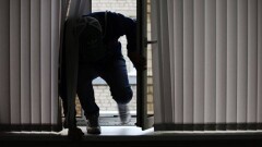 В Актау воры обокрали школу и оставили после себя обёртки от шоколадок