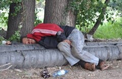 В Караганде дети отправили отца на улицу умирать