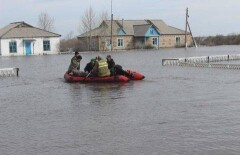Посёлок в Костанайской области после паводка до сих пор остаётся в воде