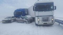 15 авто врезались друг в друга в Акмолинской области