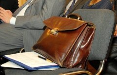 Госслужащие, журналисты и учителя должны одинаково соблюдать этику
