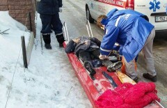 Женщина пыталась утопить шестилетнюю девочку в ледяном Иртыше - очевидцы