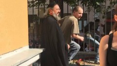 В Москве участники акции протеста прятались от полиции в храме Космы и Дамиана