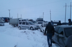 Спасатели Актюбинской области не успевают прийти на помощь всем оставшимся в снежных заносах 