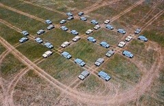 Военные РК на хаммерах выстроили элемент юрты на земле