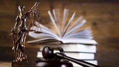 Грозный и властный судья райсуда – всего лишь маска, за которой прячется запуганный человек