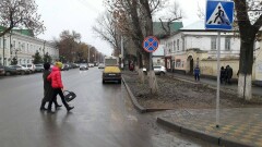 Установку запрещающих остановку знаков признали незаконной в Уральске