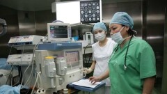 Казахстанские хирурги осваивают операции, позволяющие избежать ампутации ног при диабете