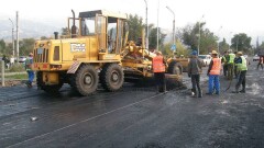 Замену нового асфальта на одной из улиц объяснили в акимате Алматы