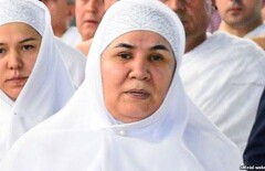 Супругу Эмомали Рахмона предложили объявить "лидером женщин" Таджикистана