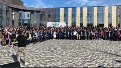 Без масок и дистанции: в IQanat High School of Burabay начали проверку из-за фотографий с открытия школы