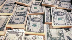 Доллар подорожал на два тенге по итогам утренней сессии на бирже