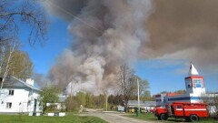 На бывшем военном полигоне в России взрываются боеприпасы и полыхает пожар