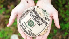 Кәсіпкер қайырымдылық істерін неге жасырады?