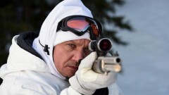 Джереми Реннер вышел на охоту: он представил в Каннах фильм, где расследует убийство в индейской резервации